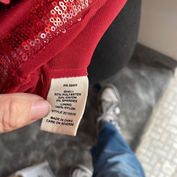 Red sequin Top - Picture 3 of 4